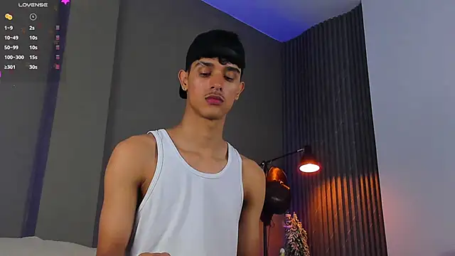 Snapshot of Busterspinter chatting on December 8, 2024, 8:09 am Busterspinter online show from December 8, 2024, 8:09 am