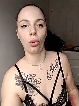 Lola Hale online show from March 6, 2025, 5:54 pm