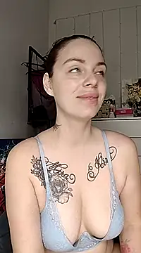 Lola Hale online show from March 19, 2025, 6:01 pm