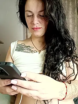 Lola Hale online show from October 22, 2025, 6:24 am