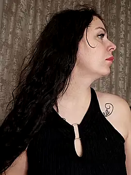 Lola Hale online show from November 6, 2025, 6:09 pm