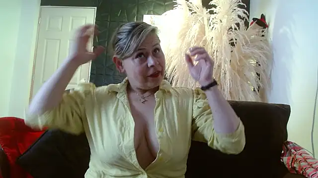 CINTHIA1609 online show from December 15, 2025, 8:02 pm