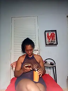 Snapshot of Luhma_hot chatting on December 4, 2024, 1:03 am Luhma hot online show from December 4, 2024, 1:03 am