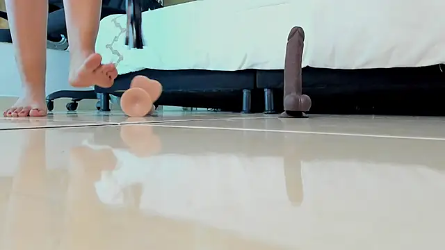 Ellaochoa online show from March 10, 2025, 5:18 pm