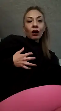 Snapshot of KarolinaReaper chatting on January 2, 2025, 8:17 am KarolinaReaper online show from January 2, 2025, 8:17 am