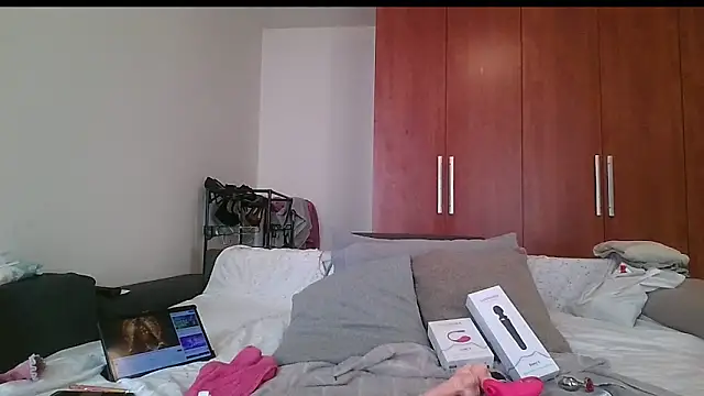 Snapshot of KarolinaReaper chatting on February 23, 2025, 12:59 pm KarolinaReaper online show from February 23, 2025, 12:59 pm