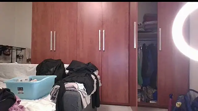 Snapshot of KarolinaReaper chatting on March 7, 2025, 8:33 pm KarolinaReaper online show from March 7, 2025, 8:33 pm