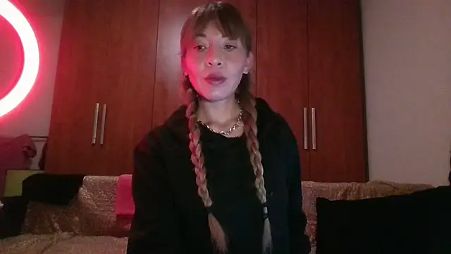 Snapshot of KarolinaReaper chatting on October 23, 2025, 3:55 pm KarolinaReaper online show from October 23, 2025, 3:55 pm