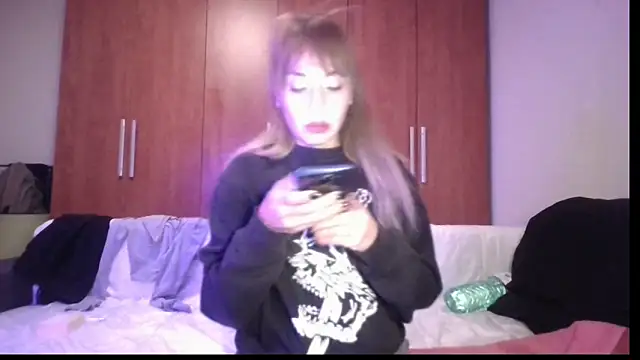 Snapshot of KarolinaReaper chatting on November 3, 2025, 1:45 pm KarolinaReaper online show from November 3, 2025, 1:45 pm