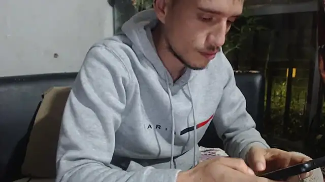 roystonee01 online show from November 18, 2025, 6:40 am