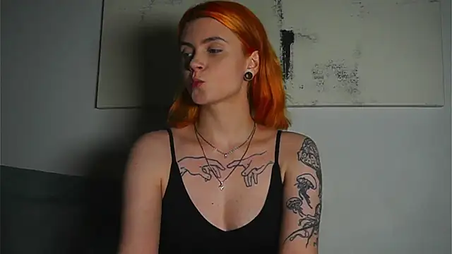 Snapshot of HarpyWitch chatting on October 3, 2025, 7:00 pm HarpyWitch online show from October 3, 2025, 7:00 pm