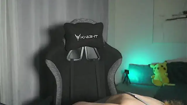 Snapshot of HarpyWitch chatting on October 31, 2025, 7:04 pm HarpyWitch online show from October 31, 2025, 7:04 pm