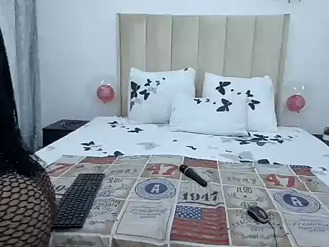 Snapshot of Pearl_00 chatting on February 13, 2025, 6:30 am Pearl 00 online show from February 13, 2025, 6:30 am