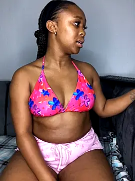 Snapshot of Pearl_00 chatting on October 23, 2025, 10:19 pm Pearl 00 online show from October 23, 2025, 10:19 pm