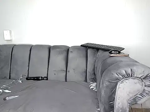 Snapshot of Pearl_00 chatting on November 12, 2025, 5:35 pm Pearl 00 online show from November 12, 2025, 5:35 pm