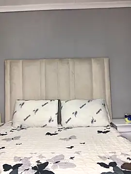 Snapshot of Pearl_00 chatting on November 25, 2025, 10:26 am Pearl 00 online show from November 25, 2025, 10:26 am