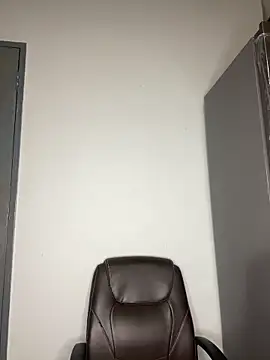 Snapshot of Pearl_00 chatting on December 3, 2025, 8:29 pm Pearl 00 online show from December 3, 2025, 8:29 pm