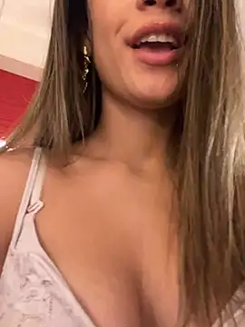 Snapshot of Alisha-Bond chatting on March 8, 2025, 3:06 am Alisha-Bond online show from March 8, 2025, 3:06 am