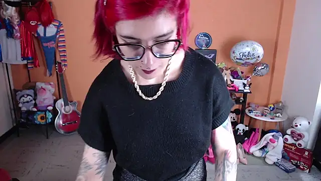 MissMiia2 online show from February 5, 2025, 1:33 pm