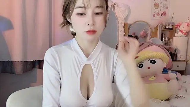 Snapshot of Carly_1 chatting on December 9, 2024, 4:26 pm Carly 1 online show from December 9, 2024, 4:26 pm