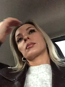 Snapshot of Diamond_Bunny_ chatting on October 29, 2025, 2:30 pm Diamond Bunny online show from October 29, 2025, 2:30 pm