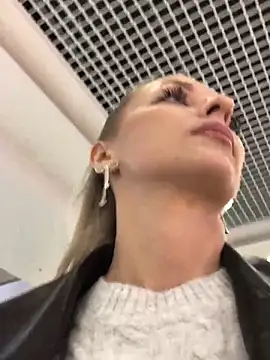 Snapshot of Diamond_Bunny_ chatting on October 30, 2025, 1:01 pm Diamond Bunny online show from October 30, 2025, 1:01 pm