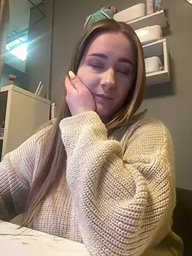 Snapshot of Emma_B1uem chatting on January 12, 2025, 7:32 am Emma B1uem online show from January 12, 2025, 7:32 am