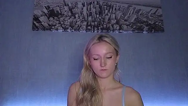 MiaNixan online show from September 19, 2025, 7:47 pm