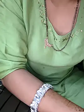 Snapshot of kaveerpooja947 chatting on October 12, 2025, 4:50 pm kaveerpooja947 online show from October 12, 2025, 4:50 pm