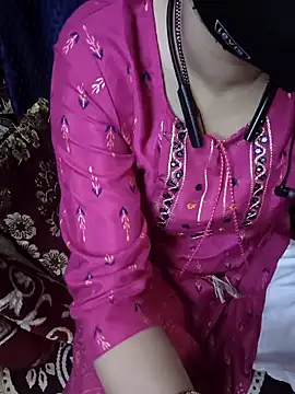 Snapshot of kaveerpooja947 chatting on November 10, 2025, 5:45 pm kaveerpooja947 online show from November 10, 2025, 5:45 pm