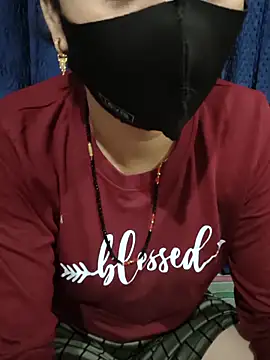 Snapshot of kaveerpooja947 chatting on December 1, 2025, 5:40 pm kaveerpooja947 online show from December 1, 2025, 5:40 pm