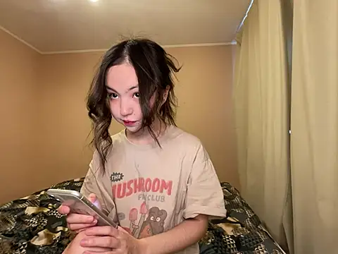 Snapshot of lalallalalaa- chatting on February 5, 2025, 4:48 am lalallalalaa- online show from February 5, 2025, 4:48 am