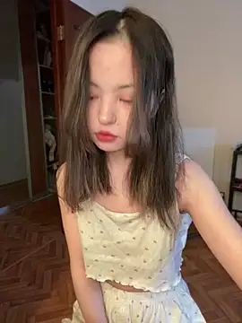 Snapshot of lalallalalaa- chatting on February 18, 2025, 3:42 am lalallalalaa- online show from February 18, 2025, 3:42 am