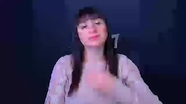 Snapshot of Violla_My chatting on January 5, 2025, 6:35 am Violla My online show from January 5, 2025, 6:35 am