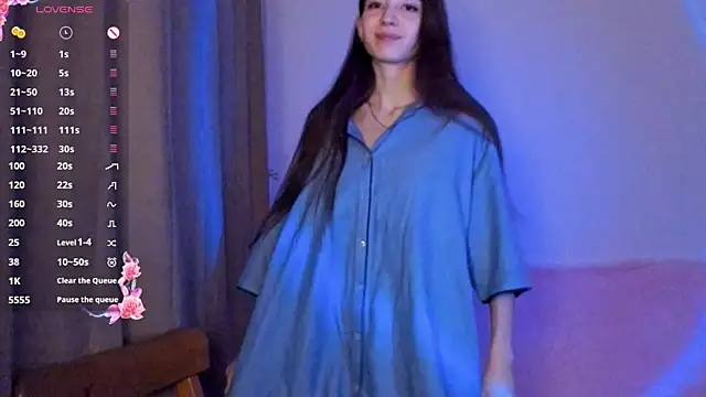 EvaBradley online show from November 5, 2025, 6:41 pm