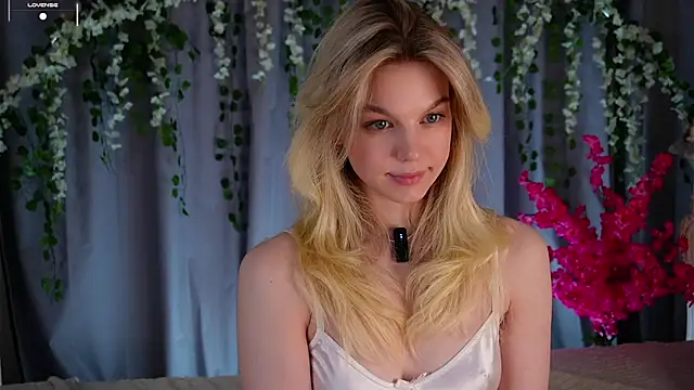 Snapshot of EdlinAlliston chatting on October 19, 2025, 2:07 pm EdlinAlliston online show from October 19, 2025, 2:07 pm