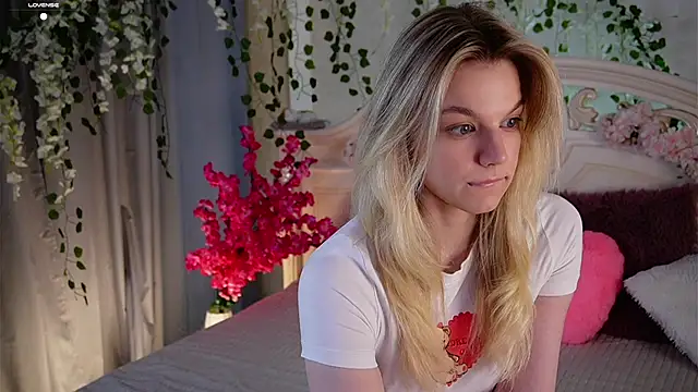 Snapshot of EdlinAlliston chatting on October 20, 2025, 1:55 pm EdlinAlliston online show from October 20, 2025, 1:55 pm