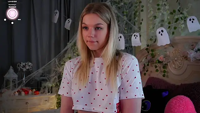 Snapshot of EdlinAlliston chatting on October 27, 2025, 1:48 pm EdlinAlliston online show from October 27, 2025, 1:48 pm