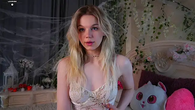 Snapshot of EdlinAlliston chatting on November 2, 2025, 1:35 pm EdlinAlliston online show from November 2, 2025, 1:35 pm