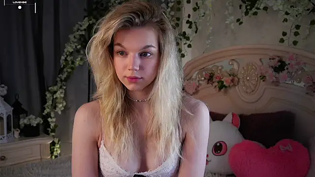 Snapshot of EdlinAlliston chatting on November 3, 2025, 2:18 pm EdlinAlliston online show from November 3, 2025, 2:18 pm