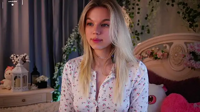 Snapshot of EdlinAlliston chatting on November 6, 2025, 1:56 pm EdlinAlliston online show from November 6, 2025, 1:56 pm