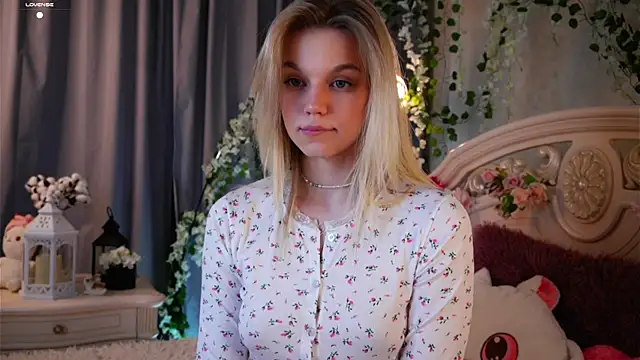 Snapshot of EdlinAlliston chatting on November 8, 2025, 1:22 pm EdlinAlliston online show from November 8, 2025, 1:22 pm