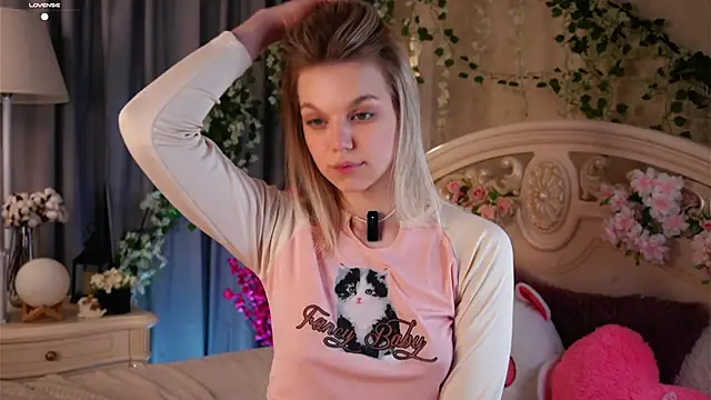 Snapshot of EdlinAlliston chatting on November 13, 2025, 3:55 pm EdlinAlliston online show from November 13, 2025, 3:55 pm