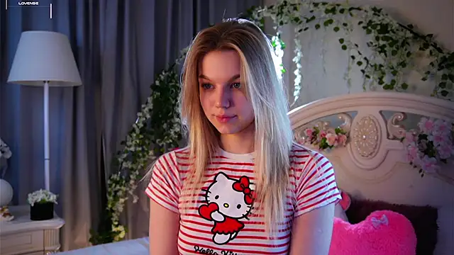 Snapshot of EdlinAlliston chatting on November 15, 2025, 2:35 pm EdlinAlliston online show from November 15, 2025, 2:35 pm