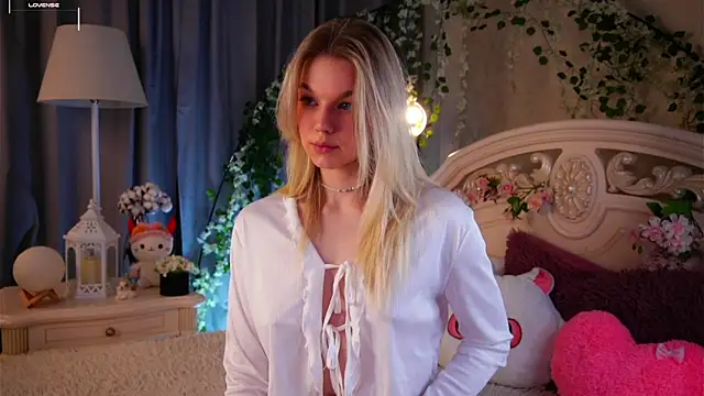 Snapshot of EdlinAlliston chatting on November 21, 2025, 1:54 pm EdlinAlliston online show from November 21, 2025, 1:54 pm