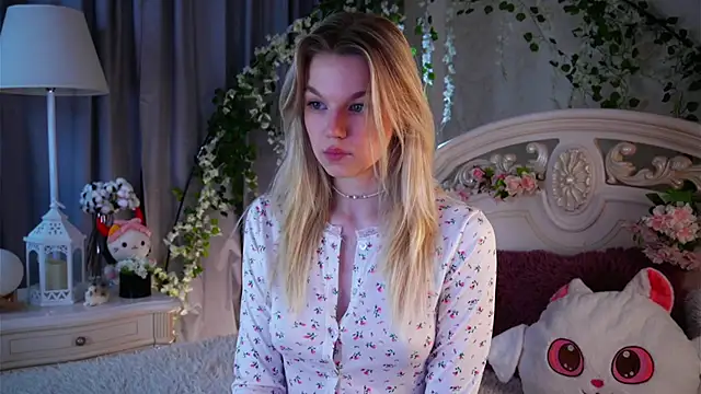 Snapshot of EdlinAlliston chatting on November 24, 2025, 2:28 pm EdlinAlliston online show from November 24, 2025, 2:28 pm