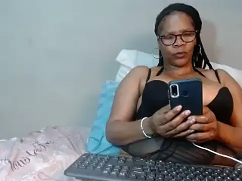 Snapshot of BustyMelonssXXXX chatting on February 13, 2025, 7:52 pm BustyMelonssXXXX online show from February 13, 2025, 7:52 pm