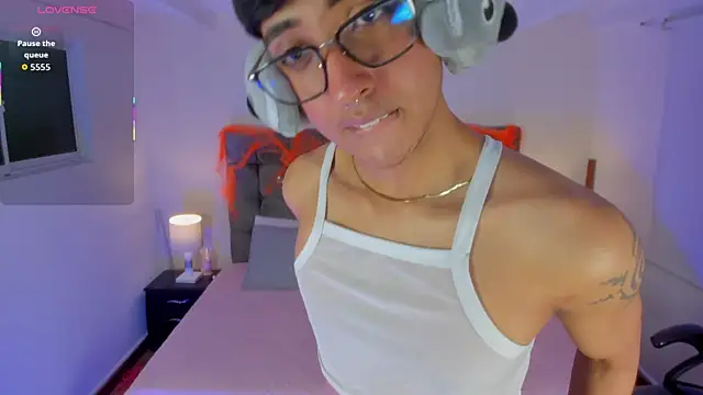 Snapshot of Dark_hairy_ chatting on October 31, 2025, 4:24 am Dark hairy online show from October 31, 2025, 4:24 am