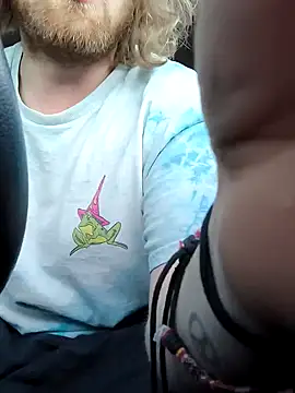 DrownMentallyyy online show from January 18, 2025, 3:49 pm