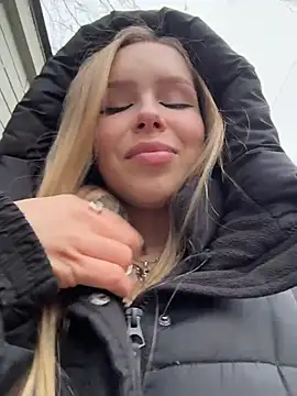 mur girl online show from November 26, 2025, 11:44 am